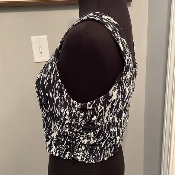 NWT HOUSE OF HARLOW 1960 BLACK & WHITE CROP TOP SIZE M - Picture 4 of 8